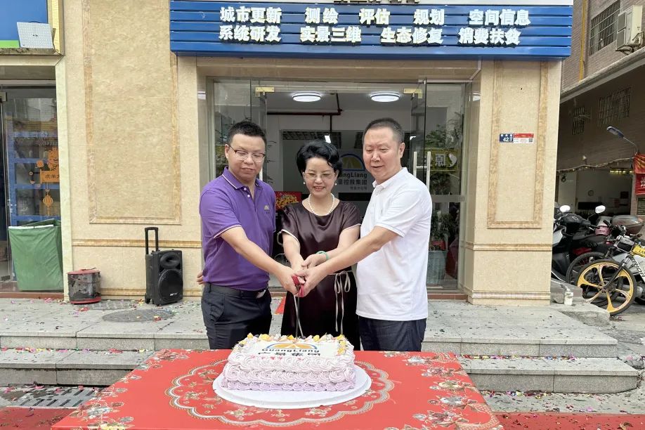 梅开二度 再扩一城丨热烈：：：赝客电竞VKGAME集团信宜分公司开业大吉！！