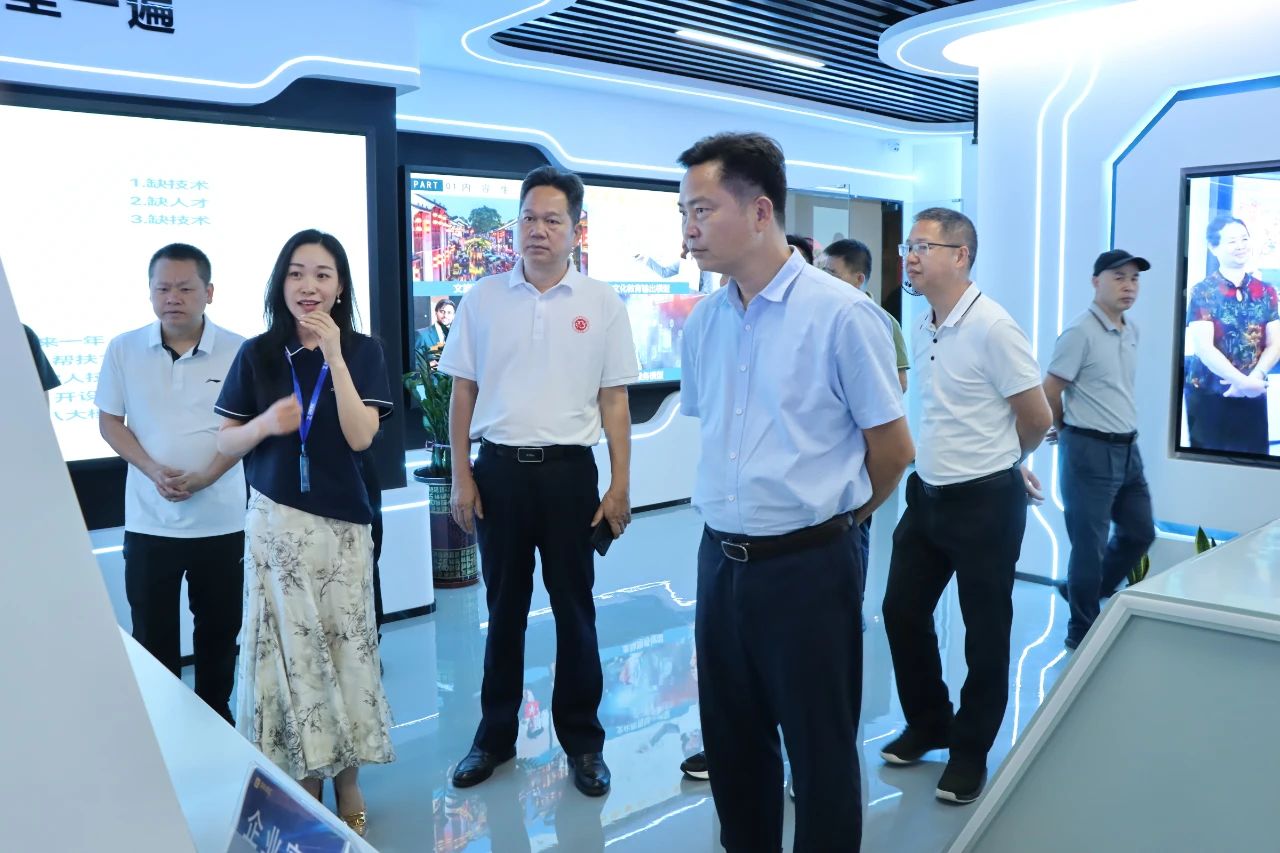 威客电竞VKGAME集团喜迎高州市政协与湛江市茂名商会考察团旅行指导